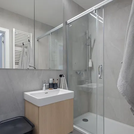 Zwirnovka - Brand New - 24-7 - Free Parking - Shopping Center Nivy - Main Bus Station * 브라티슬라바